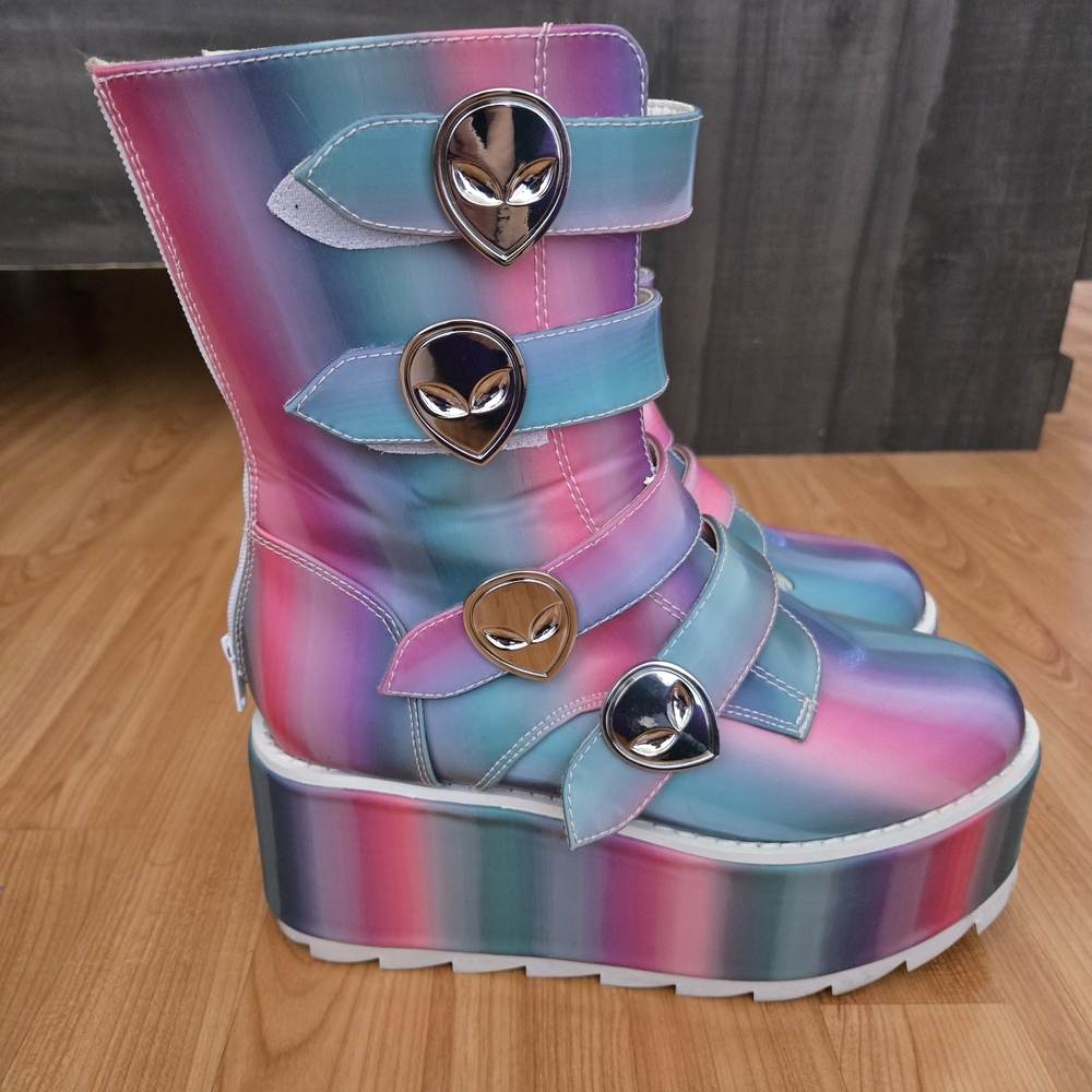 YRU - Prizmatiq Pastel Karma Alien